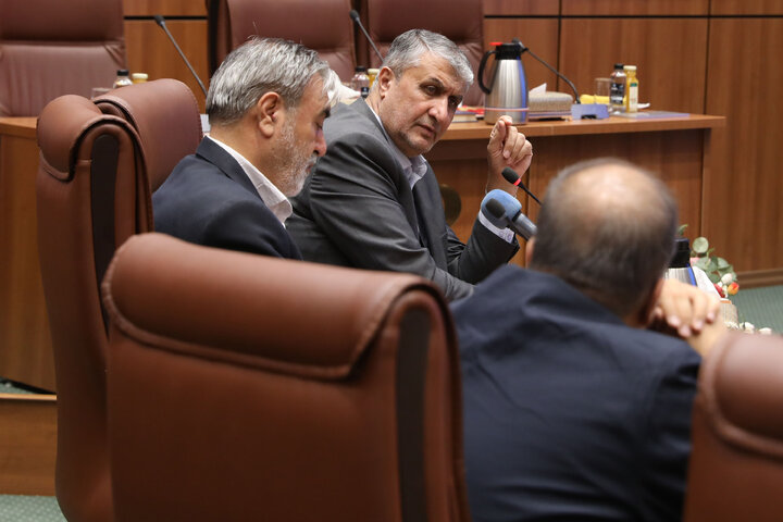 بازدید کمیسیون امنیت از سازمان انرژی اتمی