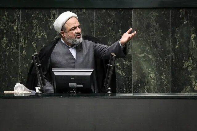 کلی‌گویی، عدم اولویت‌بندی مسائل و اعتماد به خارج از کشور از جمله نکات منفی کارنامه مدنی‌زاده است