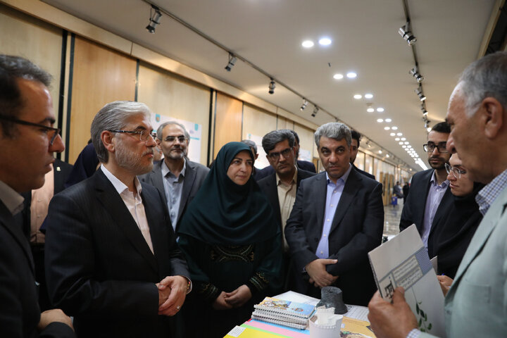 نمایشگاه دستاوردهای پارک های علمی فن آوری در حوزه محیط زیست