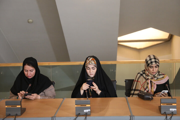 نشست خبری زنگنه