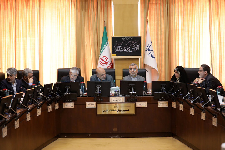 حضور وزیر علوم در کمیسیون آموزش و تحقیقات