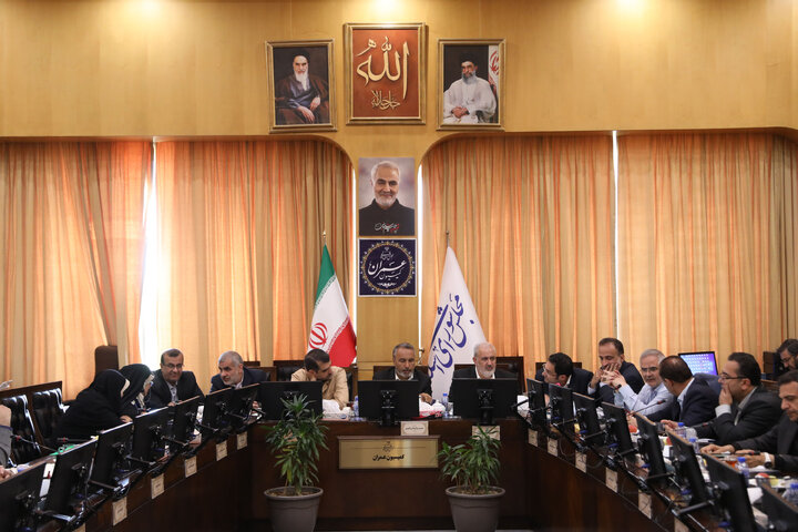 نشست اعضای کمیسیون عمران با حضور وزیر نیرو