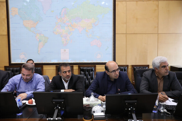 نشست اعضای کمیسیون صنایع با حضور رئیس بانک مرکزی