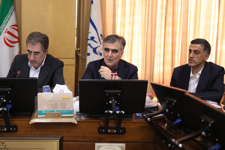 نشست اعضای کمیسیون صنایع با حضور رئیس بانک مرکزی