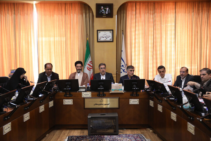 نشست اعضای کمیسیون صنایع با حضور رئیس بانک مرکزی