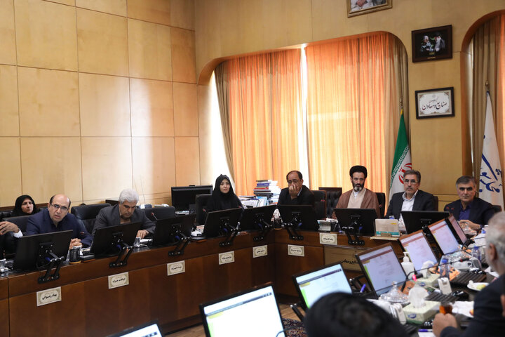 نشست اعضای کمیسیون صنایع با حضور رئیس بانک مرکزی