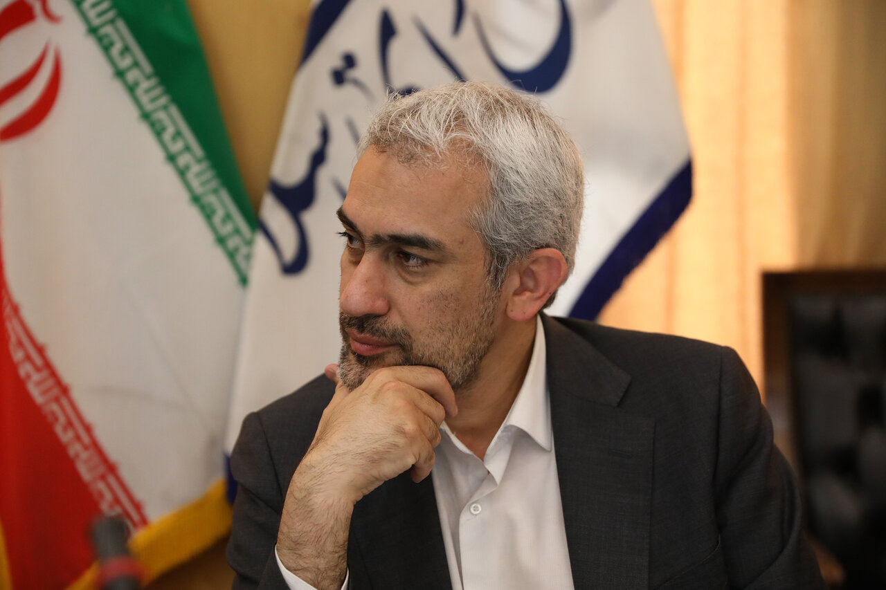هیچ تعهدی به هیچ نهاد یا موسسه خارجی ندارم/ تابع مکتب اقتصاد اسلامی هستم/ مخالفت با شوک درمانی و آزادسازی ناگهانی/ بانک‌های ناسالم باید جمع آوری شوند