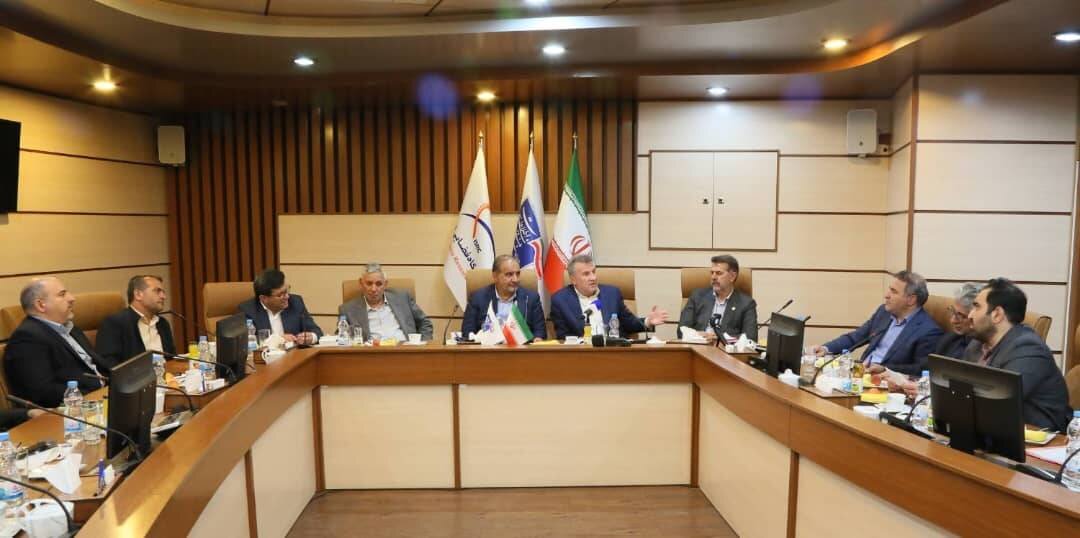 تاکید نمایندگان بر توسعه حوزه فضایی کشور؛ حاجی پور: مجلس آماده قانون‌گذاری و ارائه طرح در حوزه فضایی است
