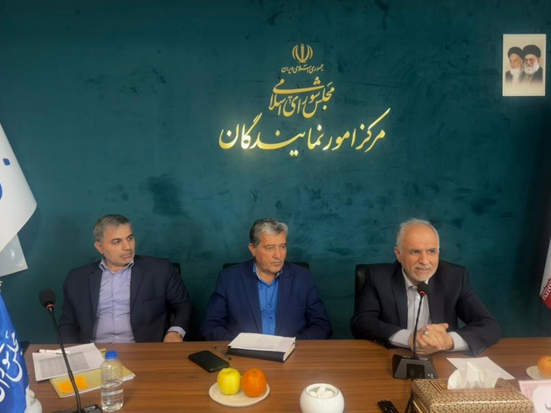 نشست مجمع نمایندگان ادوار استان همدان با حضور وزیر دادگستری/ رحیمی: اگر نحوه حکومت‌داری خود را تغییر ندهیم نمی‌توان بر مشکلات فائق آمد