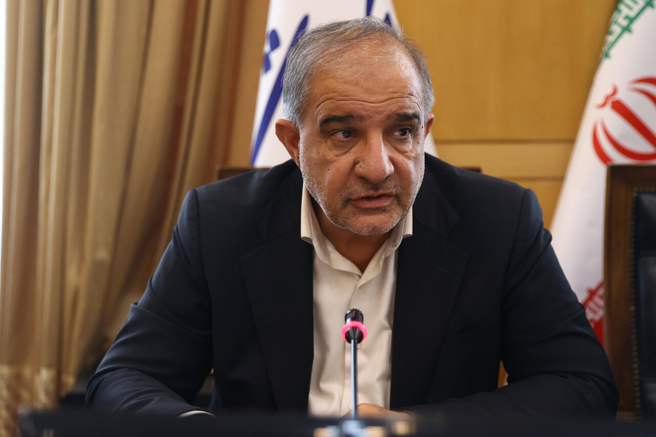 عسگری: وفور کالاهای اساسی در کشور و تولید و توزیع با همکاری دولت و مردم/ معاونان وزارت کشاورزی: ذخایر آرد و تولید گوشت و مرغ بیش از نیاز روز کشور است