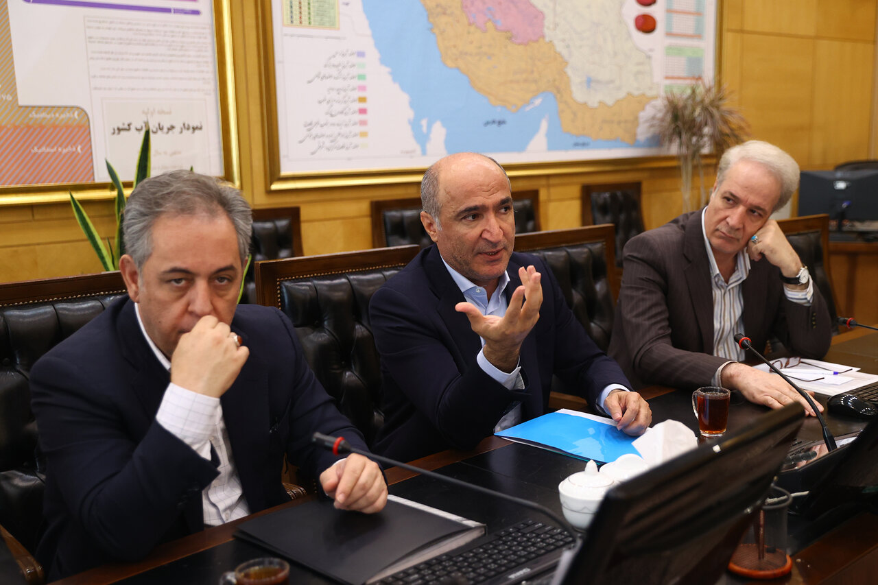 عسگری: وفور کالاهای اساسی در کشور و تولید و توزیع با همکاری دولت و مردم/ معاونان وزارت کشاورزی: ذخایر آرد و تولید گوشت و مرغ بیش از نیاز روز کشور است