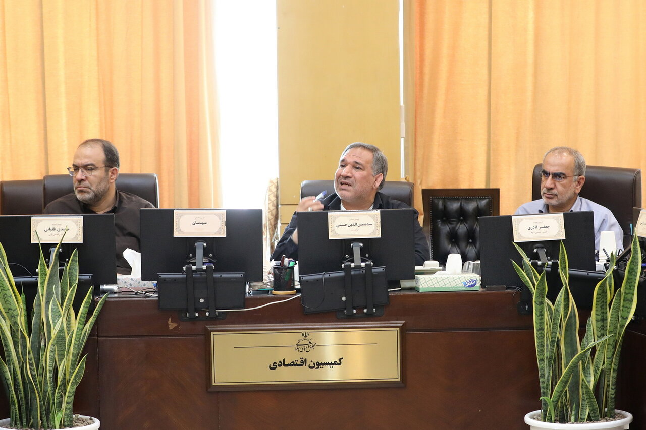 بررسی نحوه نظارت بر اصناف و بازار بورس در جلسه کمیسیون اقتصادی