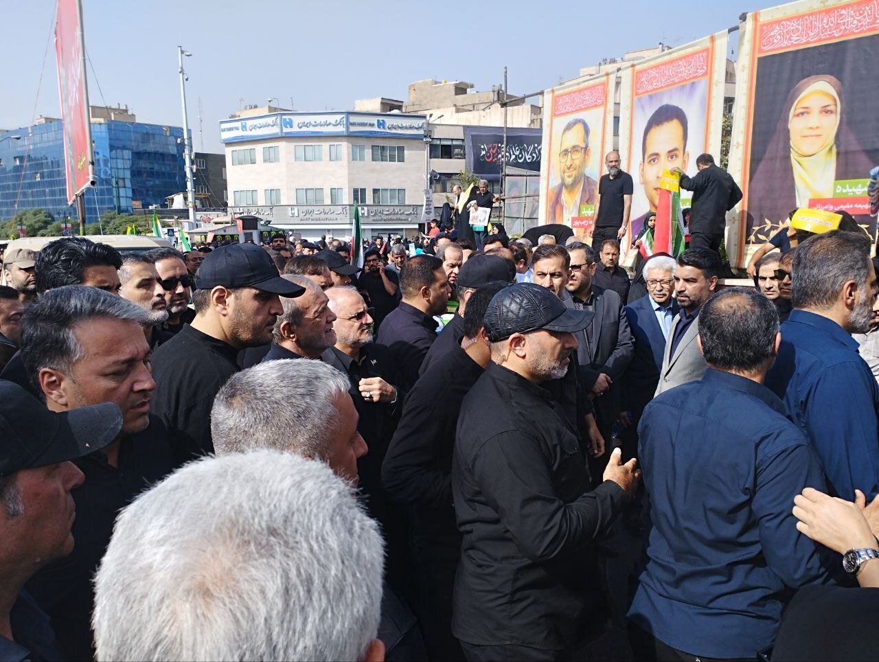 مراسم تشییع پیکر شهدای اقتدار ایران/ حضور سران قوا در بدرقه سرداران و دانشمندان شهید