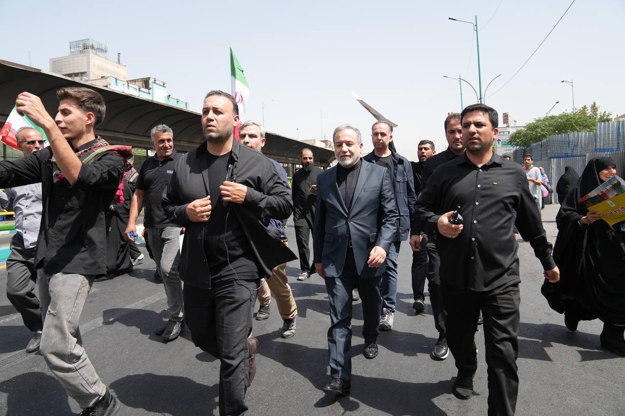 مراسم تشییع پیکر شهدای اقتدار ایران/ حضور سران قوا در بدرقه سرداران و دانشمندان شهید