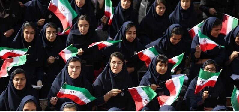 مدرسه؛ سنگر مبارزه با دشمنان/ نفوذ، تحریف و وطن‌فروشی؛ زنگ خطری برای آموزش آینده‌سازان