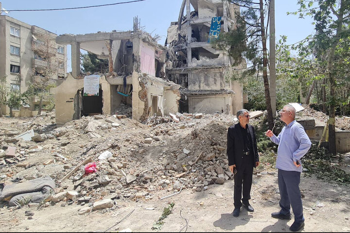 بازدید اعضای کمیسیون عمران از خانه های تخریب شده در حمله رژیم صهیونیستی