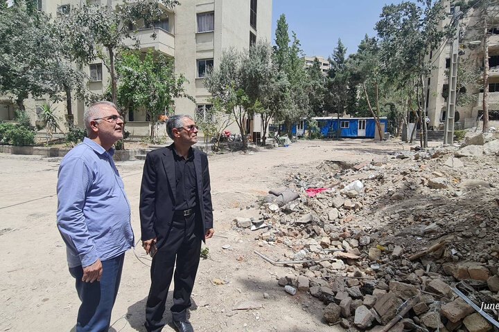 بازدید اعضای کمیسیون عمران از خانه های تخریب شده در حمله رژیم صهیونیستی