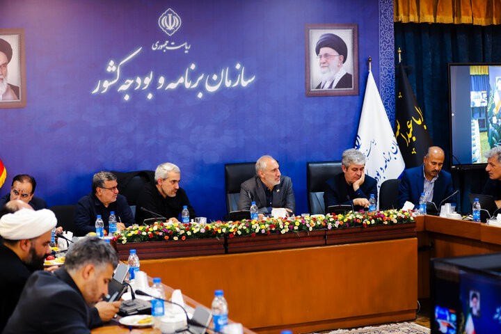 نشست مشترک اعضای کمیسیون برنامه با وزیر اقتصاد