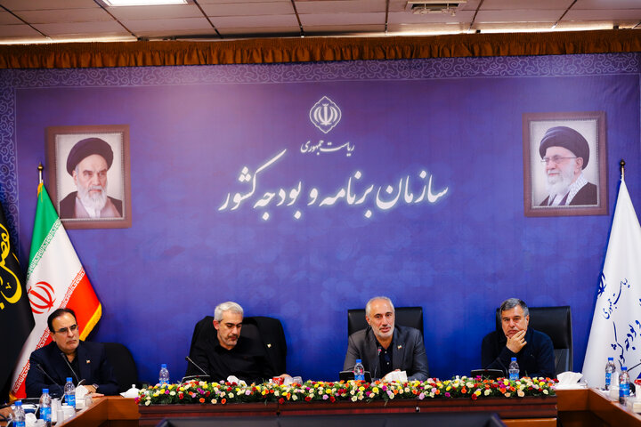نشست مشترک اعضای کمیسیون برنامه با وزیر اقتصاد