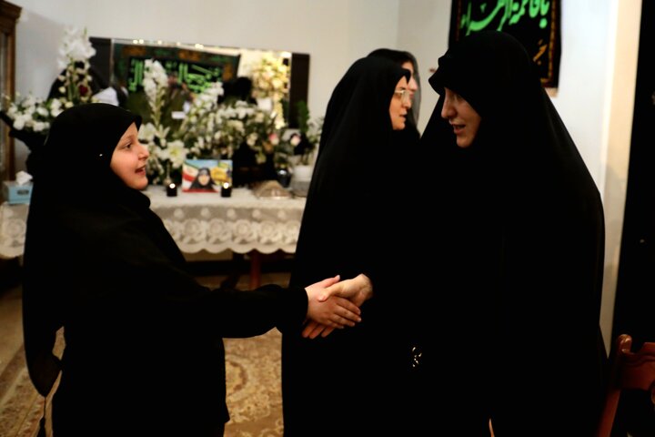 دیدار زینب قیصری با خانواده شهید الهه سادات میرشفیعیان