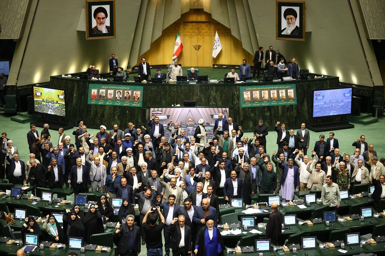 مجلس در ۱۲ روز جنگ تحمیلی