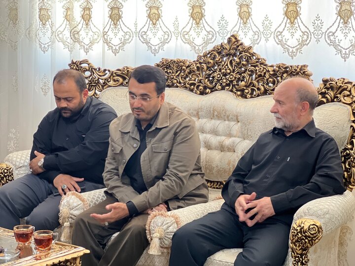 دیدار متفکر آزاد با خانواده معظم شهدای اقتدار