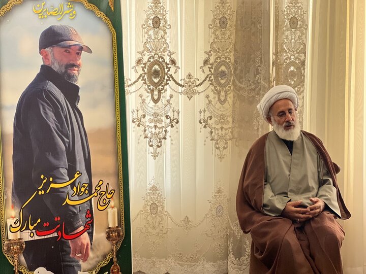دیدار متفکر آزاد با خانواده معظم شهدای اقتدار