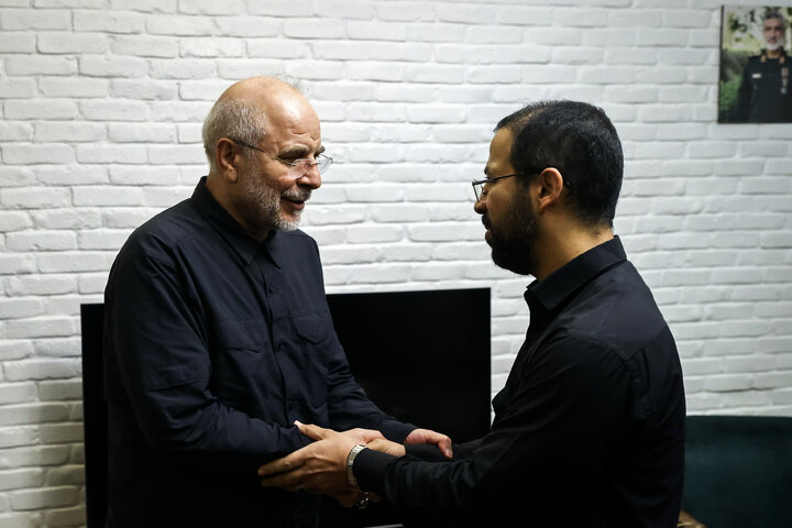حضور دکتر قالیباف در منزل شهیدان طهرانچی، شادمانی و حاجی‌زاده