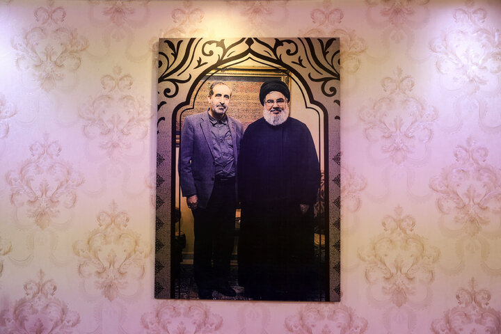 حضور دکتر قالیباف در منزل شهیدان طهرانچی، شادمانی و حاجی‌زاده