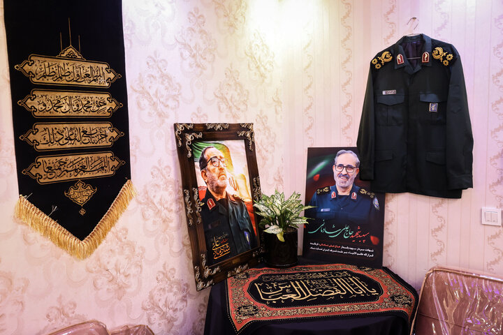 حضور دکتر قالیباف در منزل شهیدان طهرانچی، شادمانی و حاجی‌زاده