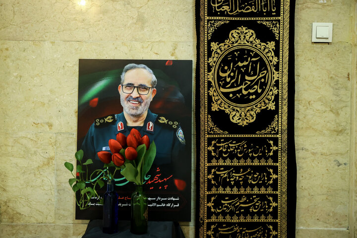 حضور دکتر قالیباف در منزل شهیدان طهرانچی، شادمانی و حاجی‌زاده