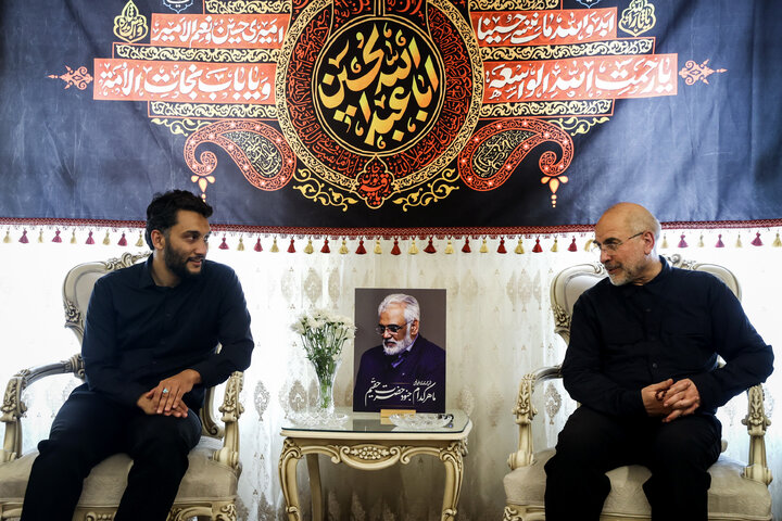 حضور دکتر قالیباف در منزل شهیدان طهرانچی، شادمانی و حاجی‌زاده