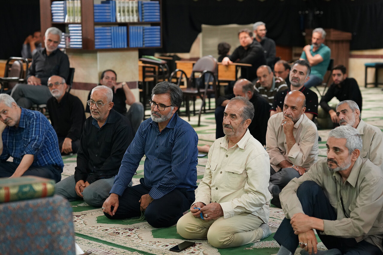 دیدار صمیمی با اهالی شهرک اکباتان و بررسی مشکلات منطقهای / از پیگیری گلایه مردم از عملیات عمرانی پل شهید ستاری تا هشدار درباره نفوذ دشمن