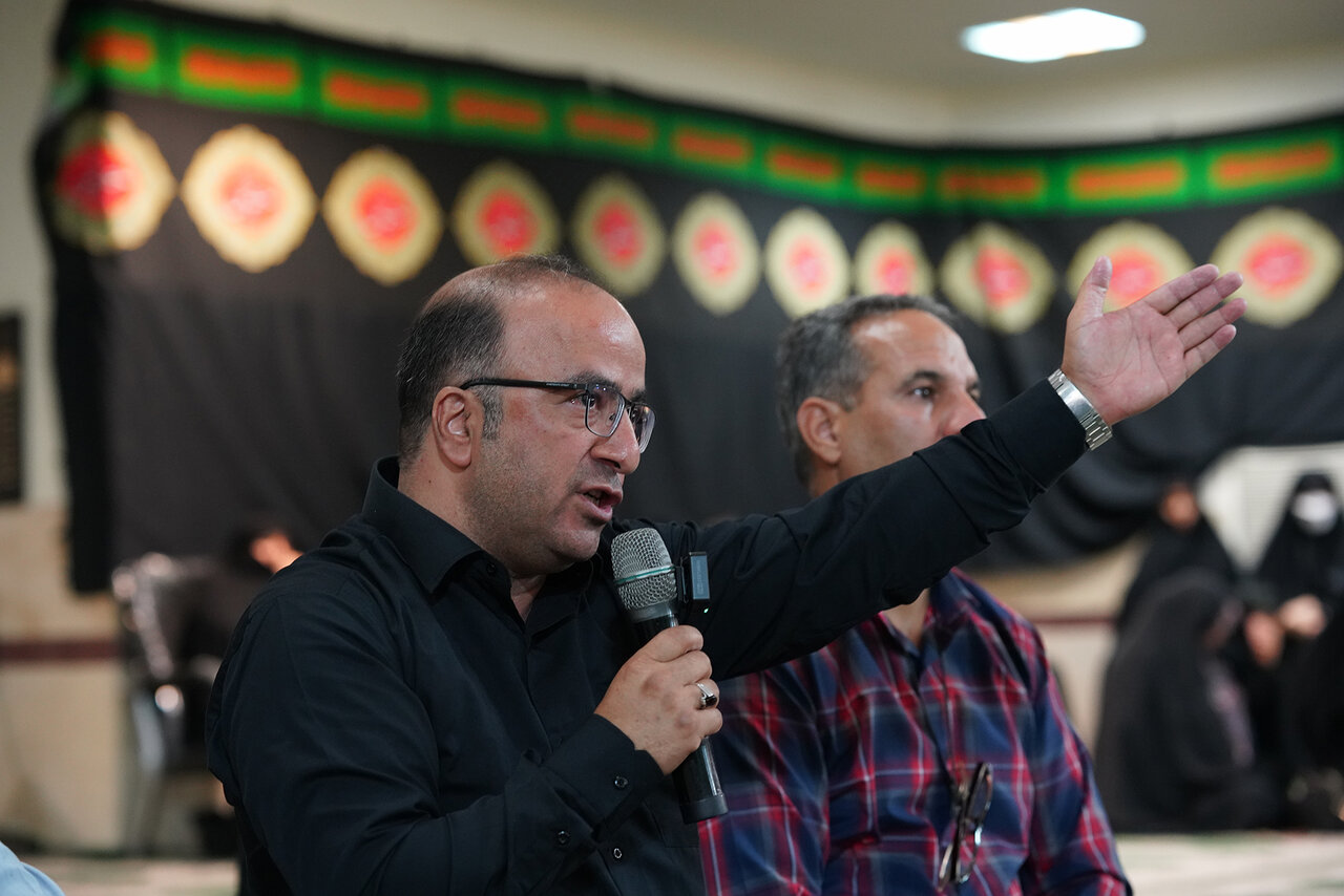 دیدار صمیمی با اهالی شهرک اکباتان و بررسی مشکلات منطقهای / از پیگیری گلایه مردم از عملیات عمرانی پل شهید ستاری تا هشدار درباره نفوذ دشمن