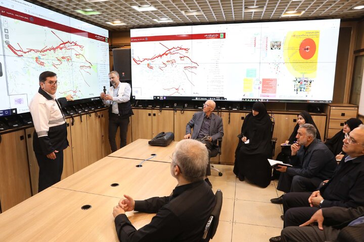 بازدید نمایندگان مجمع استان تهران از ستاد بحران شهرداری