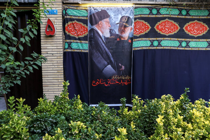 حضور دکتر قالیباف در منزل سرداران شهید رشید، سلامی و محققی