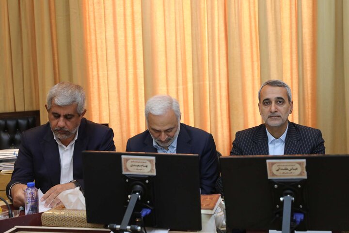 نشست کمیسیون امنیت ملی با حضور وزیر امور خارجه و رئیس سازمان انرژی اتمی