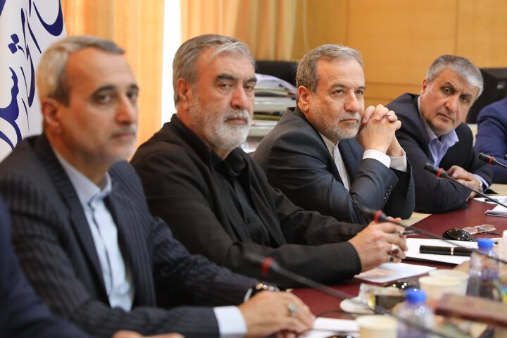 نشست کمیسیون امنیت ملی با حضور وزیر امور خارجه و رئیس سازمان انرژی اتمی
