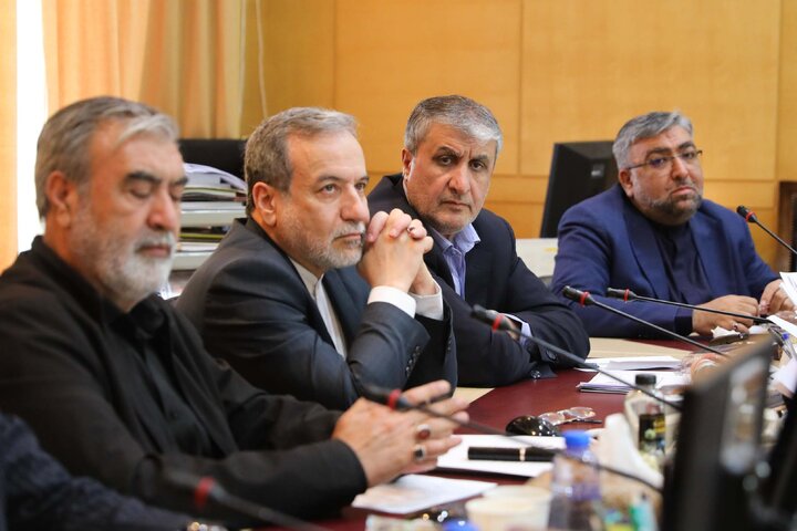 نشست کمیسیون امنیت ملی با حضور وزیر امور خارجه و رئیس سازمان انرژی اتمی