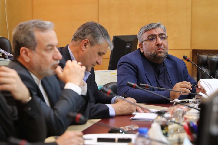 نشست کمیسیون امنیت ملی با حضور وزیر امور خارجه و رئیس سازمان انرژی اتمی