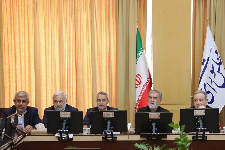 نشست کمیسیون امنیت ملی با حضور وزیر امور خارجه و رئیس سازمان انرژی اتمی