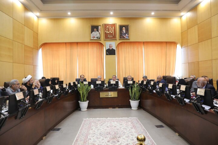 نشست کمیسیون اقتصادی با حضور وزیر اقتصاد