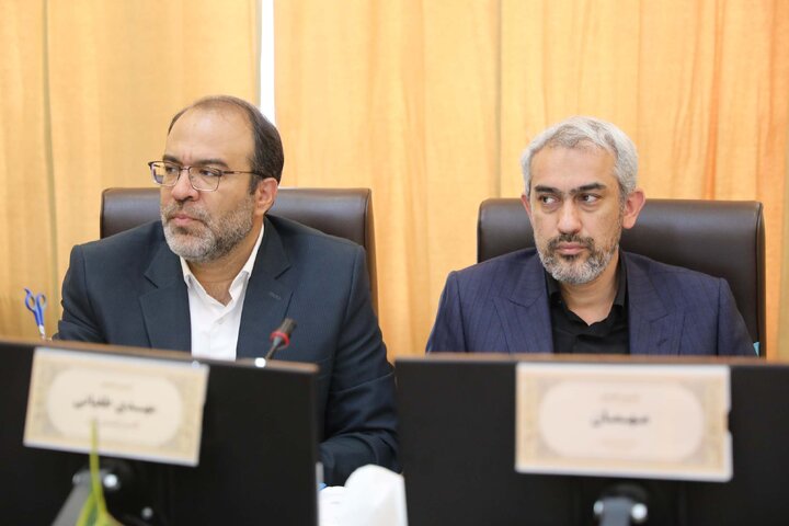 نشست کمیسیون اقتصادی با حضور وزیر اقتصاد