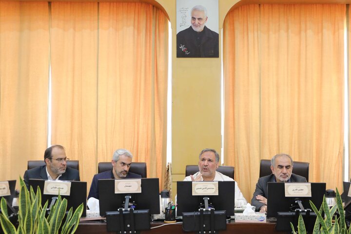نشست کمیسیون اقتصادی با حضور وزیر اقتصاد