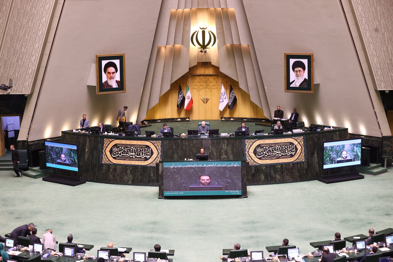 آغاز نشست علنی امروز سه‌شنبه ۳۱ تیرماه مجلس شورای اسلامی/ نشست غیرعلنی صبح امروز مجلس با حضور وزیر ارتباطات برگزار شد