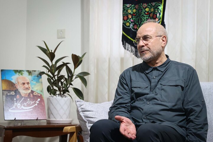 حضور دکتر قالیباف در منزل سرلشکر شهید محمد کاظمی