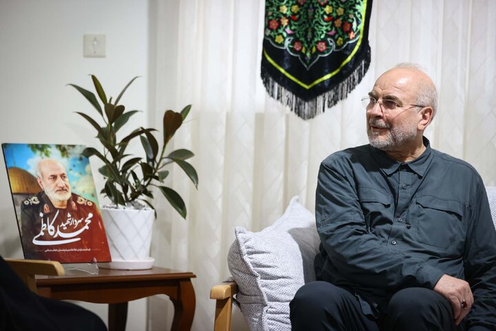 حضور دکتر قالیباف در منزل سرلشکر شهید محمد کاظمی