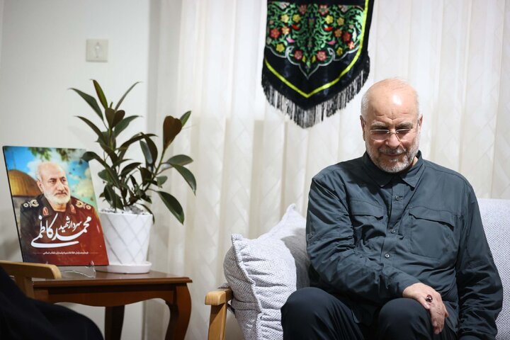 حضور دکتر قالیباف در منزل سرلشکر شهید محمد کاظمی