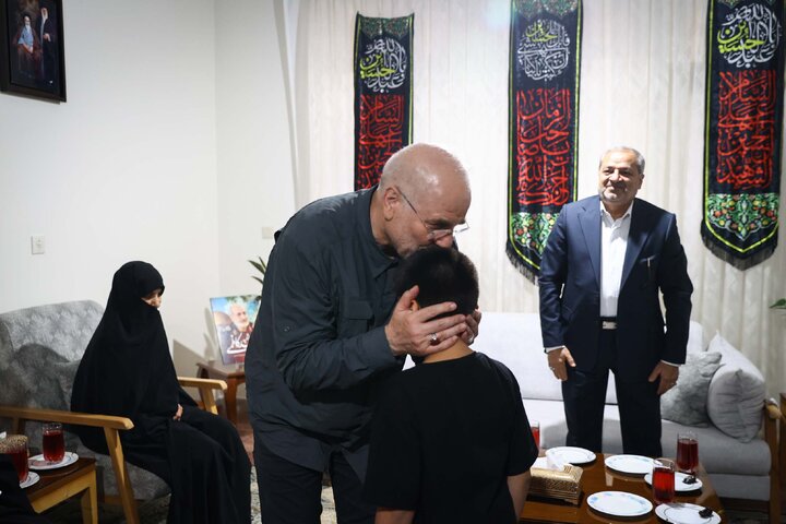حضور دکتر قالیباف در منزل سرلشکر شهید محمد کاظمی