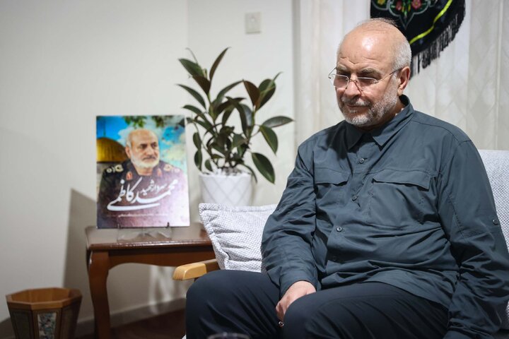 حضور دکتر قالیباف در منزل سرلشکر شهید محمد کاظمی
